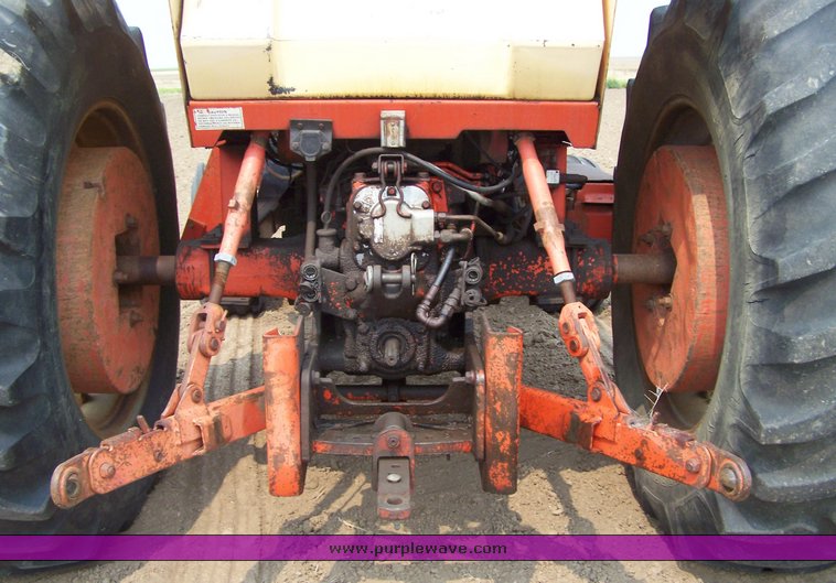 image for item 8377 1976 Case 1070 tractor with 3605 high lift loader