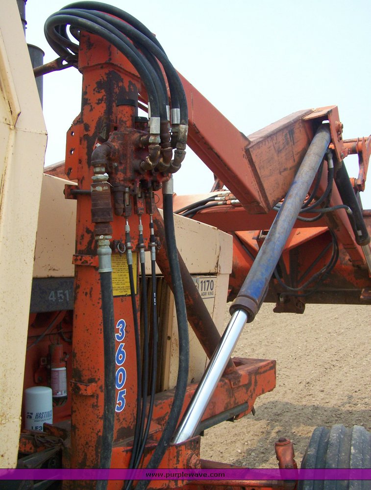 image for item 8377 1976 Case 1070 tractor with 3605 high lift loader