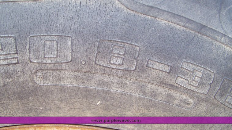 image for item 8377 1976 Case 1070 tractor with 3605 high lift loader