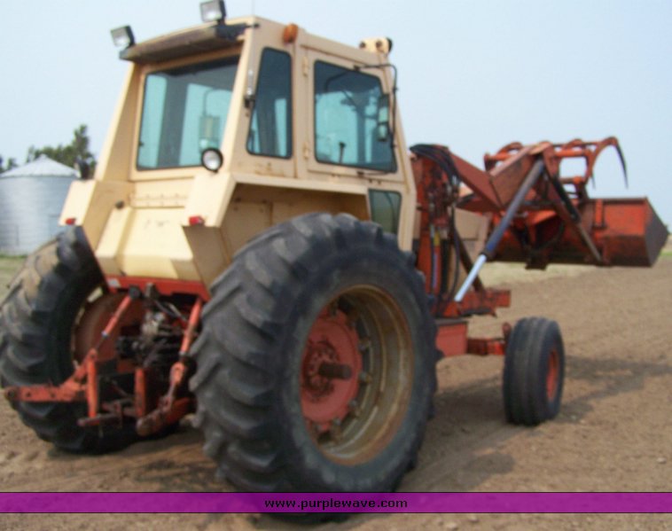 image for item 8377 1976 Case 1070 tractor with 3605 high lift loader
