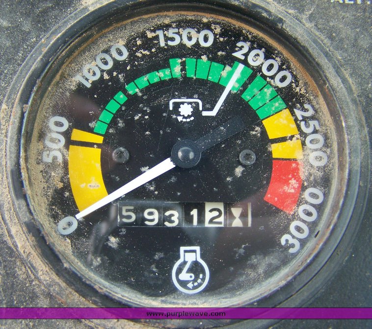 image for item 8377 1976 Case 1070 tractor with 3605 high lift loader