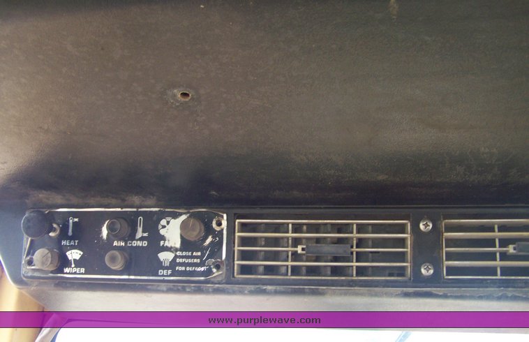 image for item 8377 1976 Case 1070 tractor with 3605 high lift loader