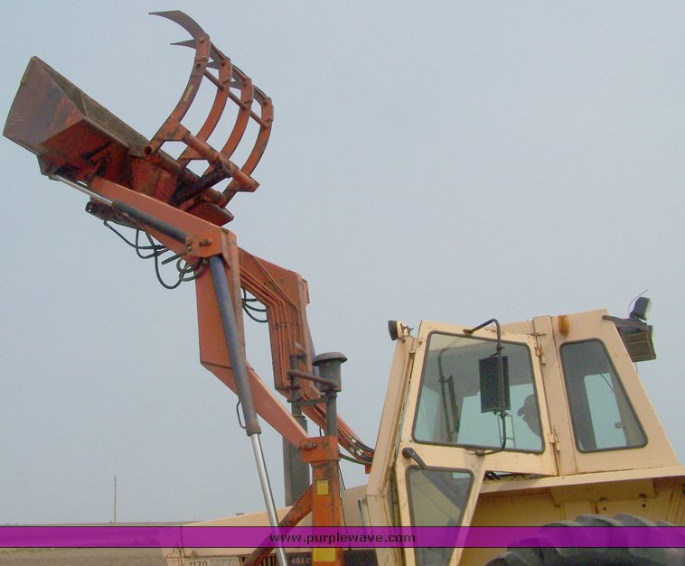 image for item 8377 1976 Case 1070 tractor with 3605 high lift loader