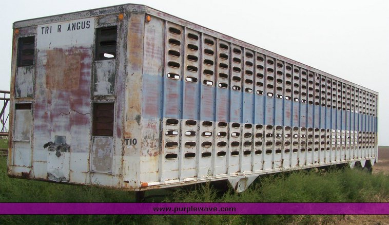 image for item 8378 1964 Fruehauf LJIS244 44' livestock trailer