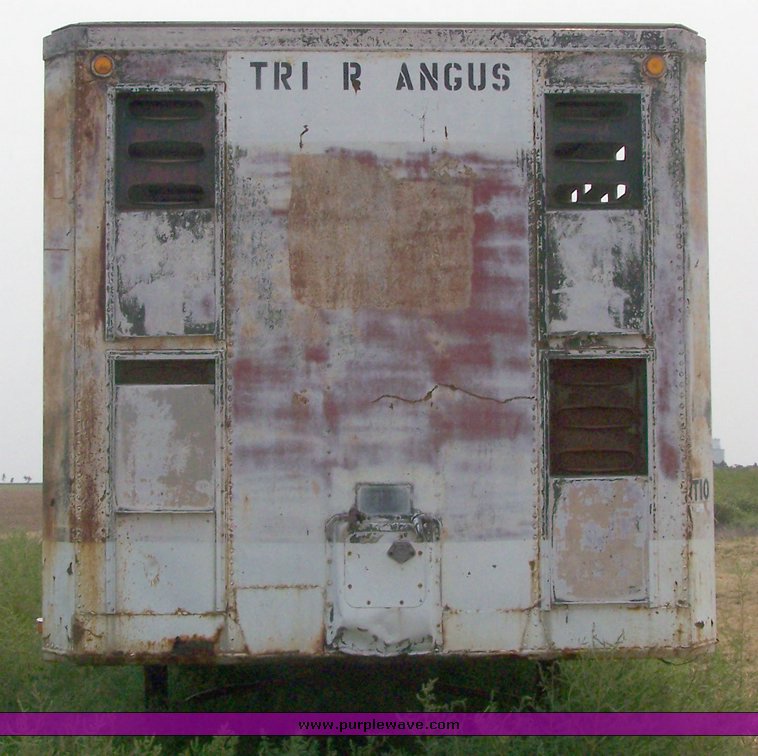 image for item 8378 1964 Fruehauf LJIS244 44' livestock trailer