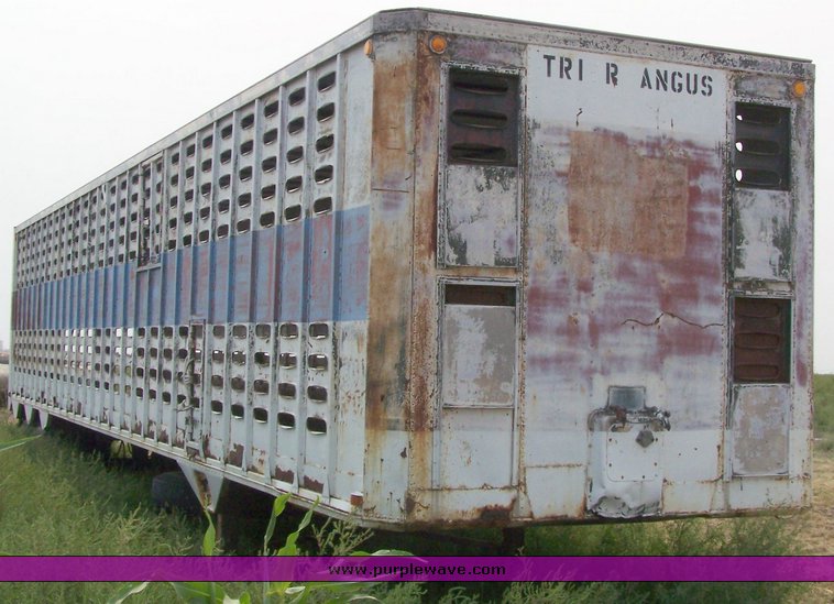 image for item 8378 1964 Fruehauf LJIS244 44' livestock trailer