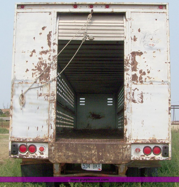 image for item 8378 1964 Fruehauf LJIS244 44' livestock trailer