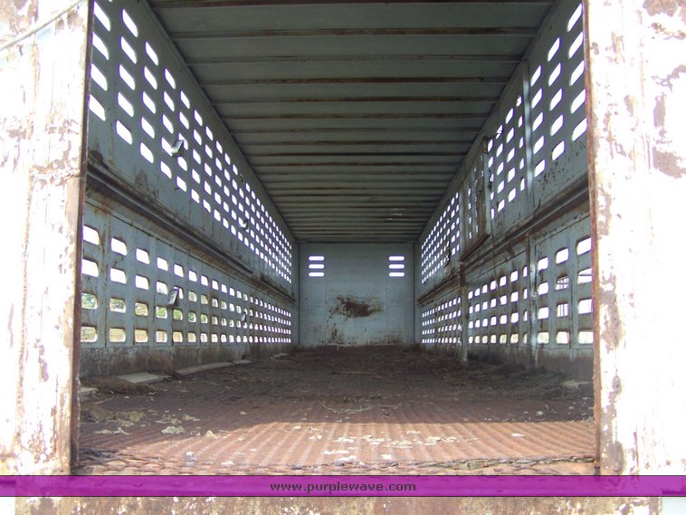 image for item 8378 1964 Fruehauf LJIS244 44' livestock trailer