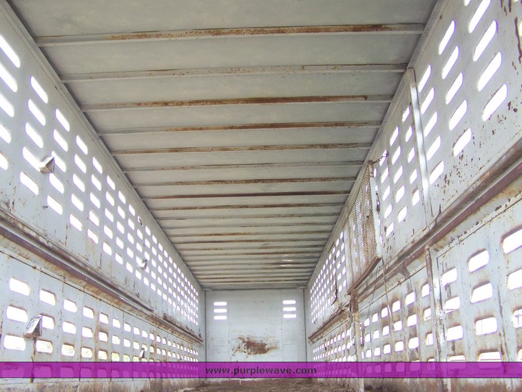 image for item 8378 1964 Fruehauf LJIS244 44' livestock trailer