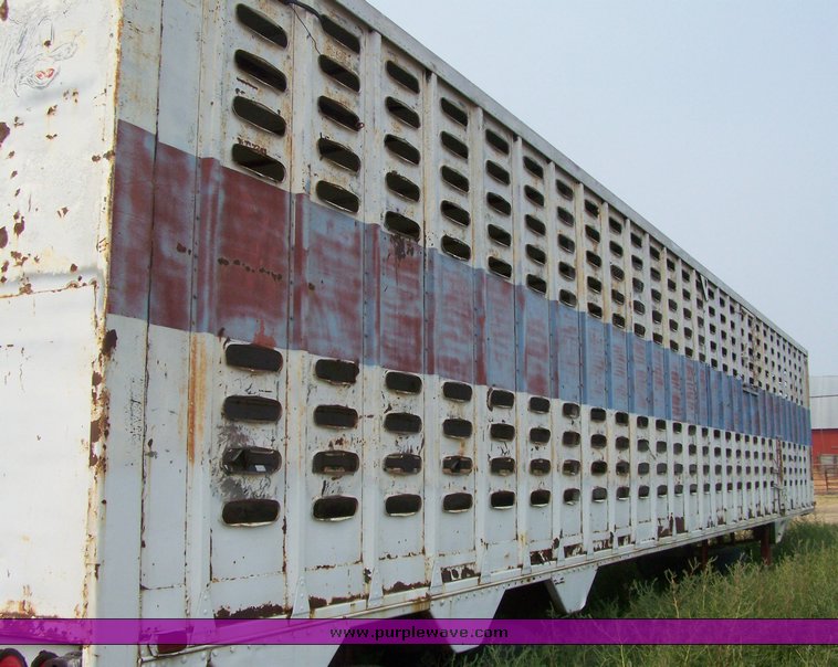 image for item 8378 1964 Fruehauf LJIS244 44' livestock trailer