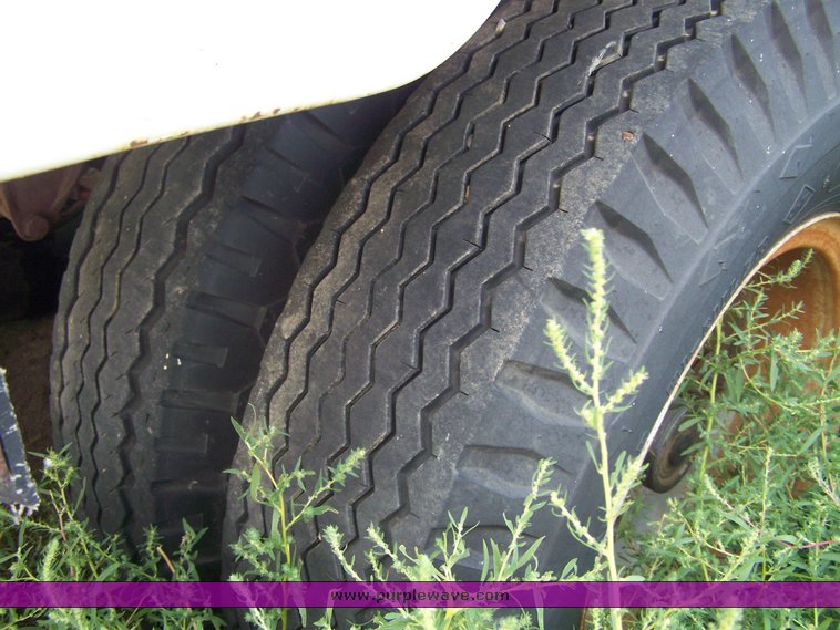 image for item 8378 1964 Fruehauf LJIS244 44' livestock trailer