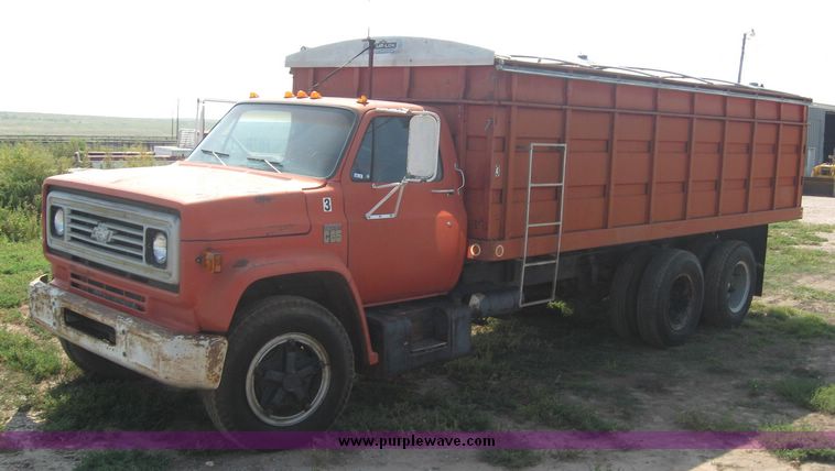 image for item 8636 1973 Chevrolet C65 tandem axle truck with Knapheide 20' grain bed and hoist