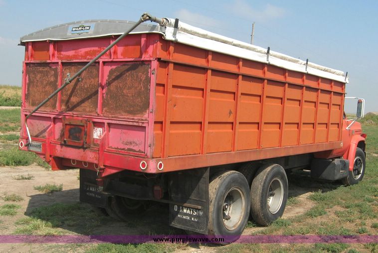 image for item 8636 1973 Chevrolet C65 tandem axle truck with Knapheide 20' grain bed and hoist