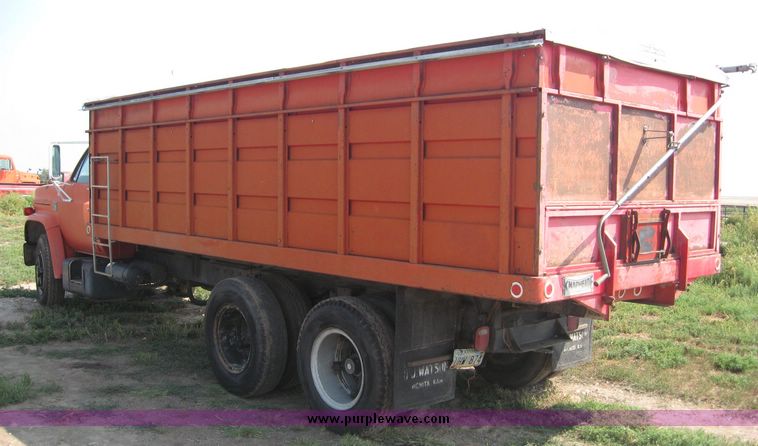 image for item 8636 1973 Chevrolet C65 tandem axle truck with Knapheide 20' grain bed and hoist