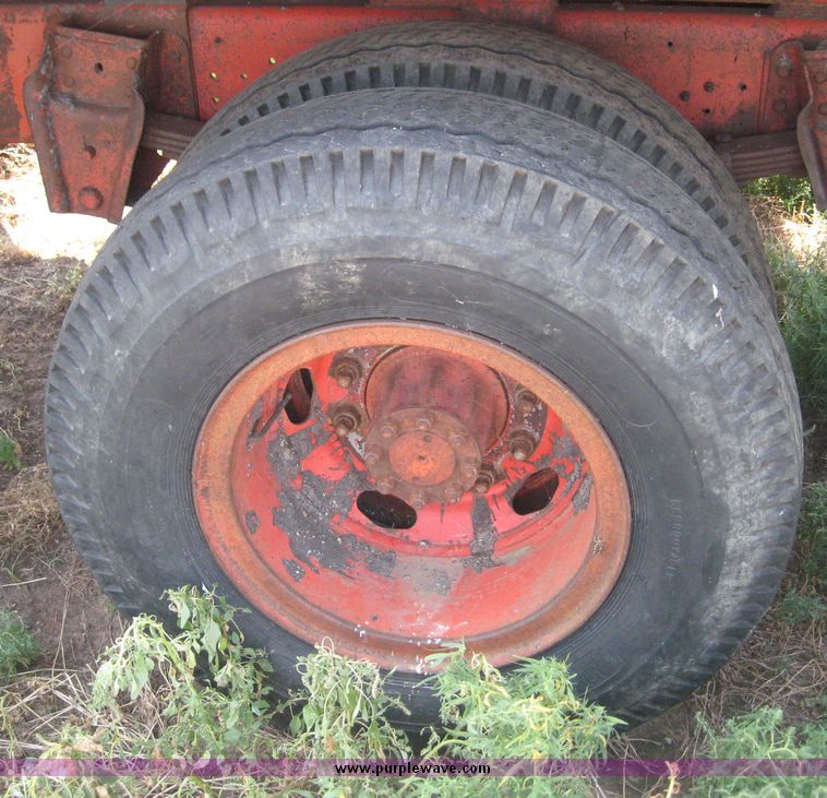 image for item 8637 1982 International 1754 dump truck with 9' dump bed and hoist