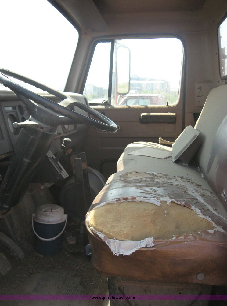 image for item 8637 1982 International 1754 dump truck with 9' dump bed and hoist