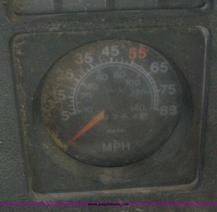 image for item 8637 1982 International 1754 dump truck with 9' dump bed and hoist