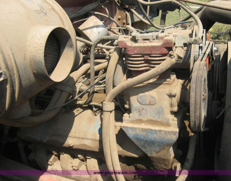 image for item 8637 1982 International 1754 dump truck with 9' dump bed and hoist