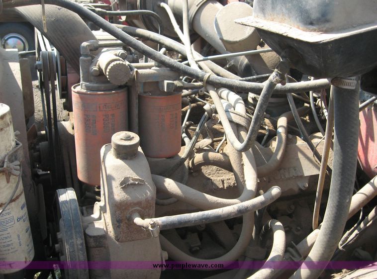 image for item 8637 1982 International 1754 dump truck with 9' dump bed and hoist