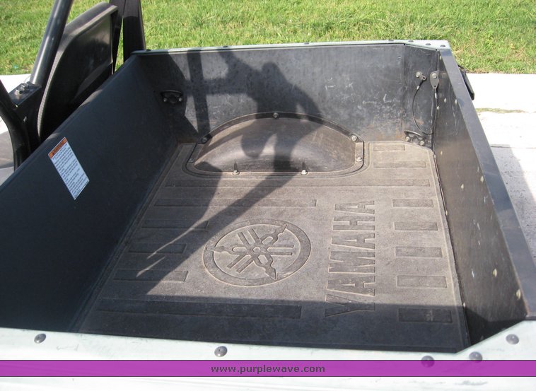 image for item 8652 Yamaha Rhino 4WD ATV