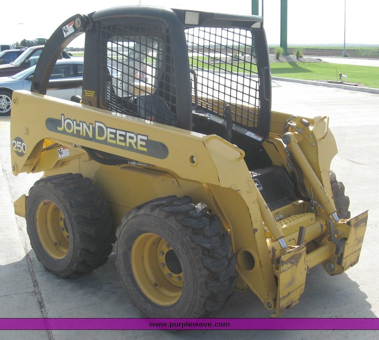 image for item 8653 2003 John Deere 250 skid steer