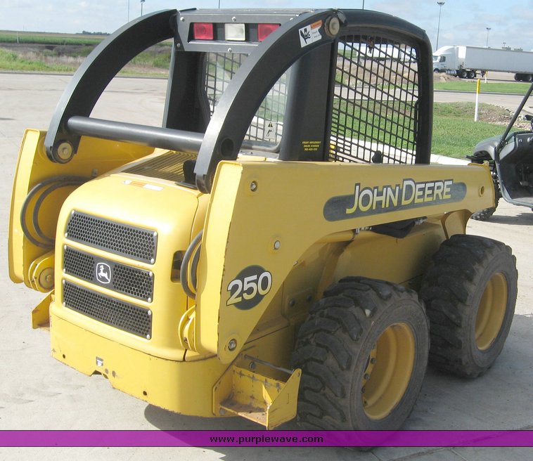 image for item 8653 2003 John Deere 250 skid steer