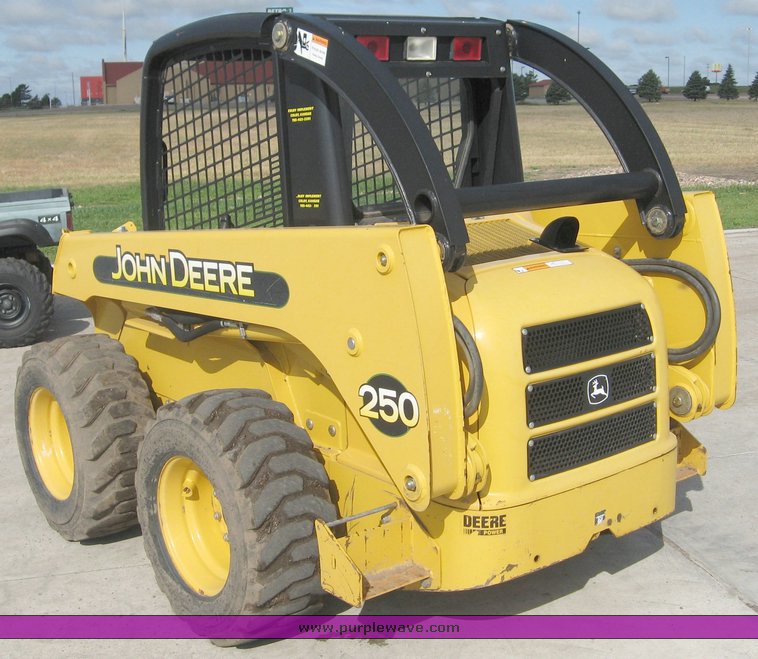 image for item 8653 2003 John Deere 250 skid steer