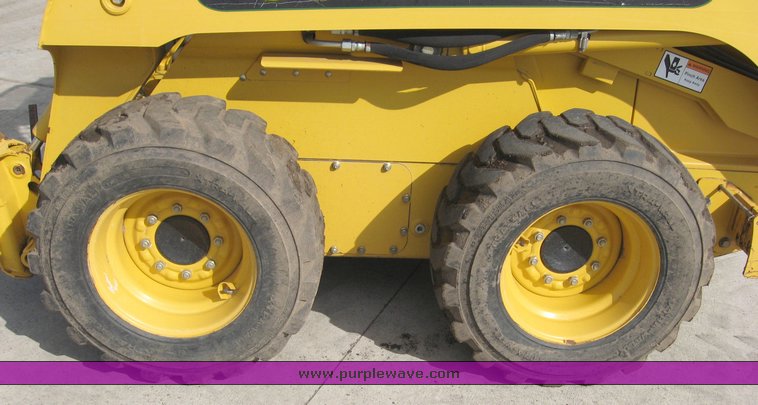 image for item 8653 2003 John Deere 250 skid steer