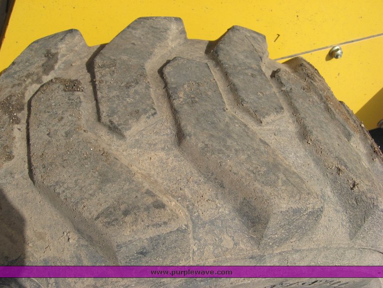 image for item 8653 2003 John Deere 250 skid steer