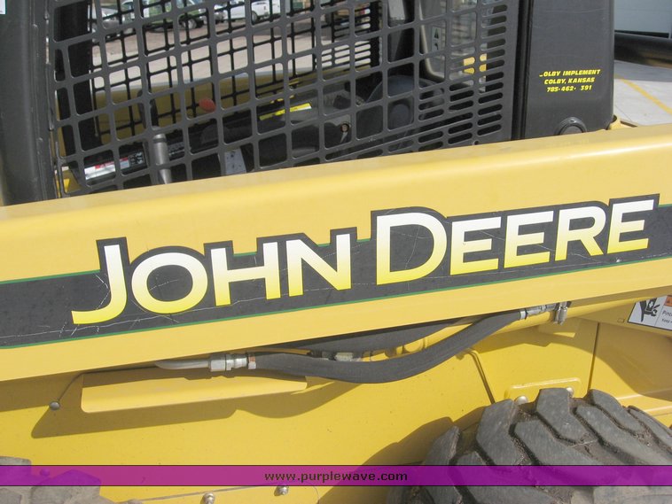 image for item 8653 2003 John Deere 250 skid steer