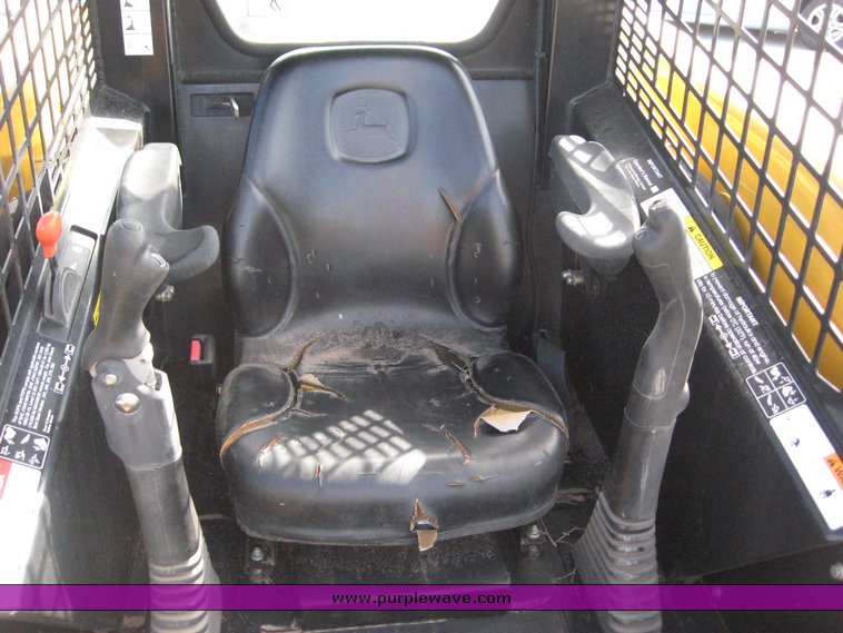 image for item 8653 2003 John Deere 250 skid steer
