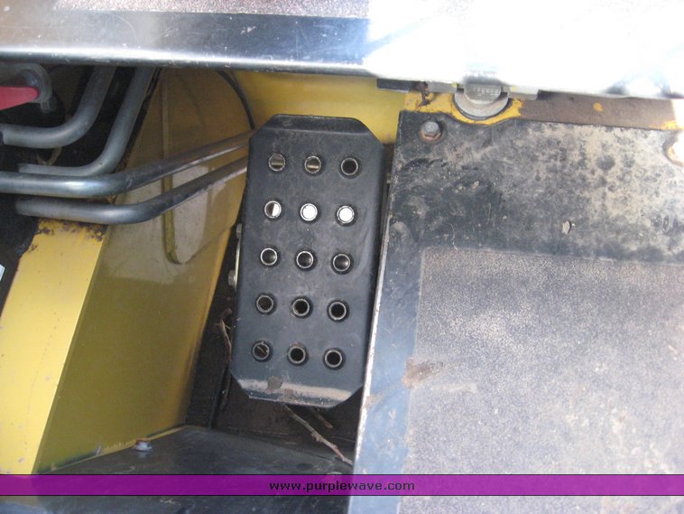 image for item 8653 2003 John Deere 250 skid steer