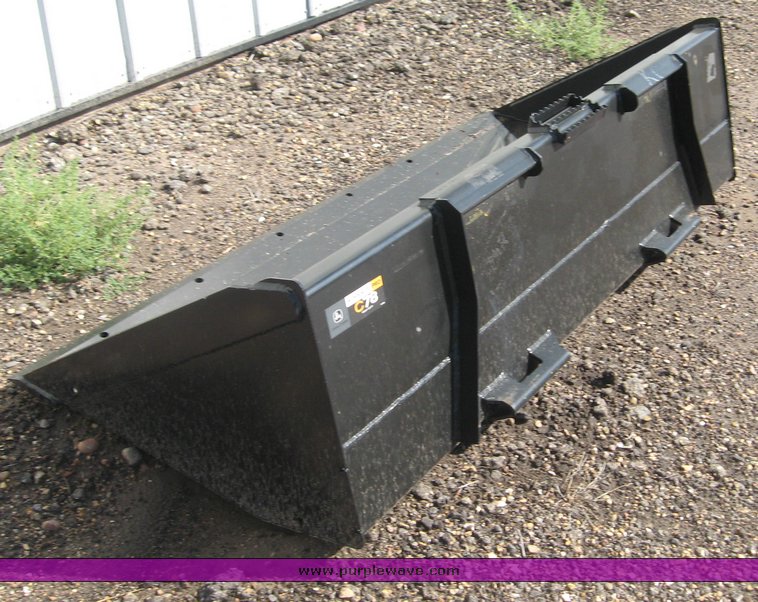 image for item 8653 2003 John Deere 250 skid steer