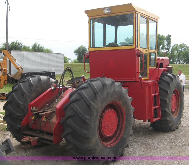 image for item 8680 Versatile 145 tractor