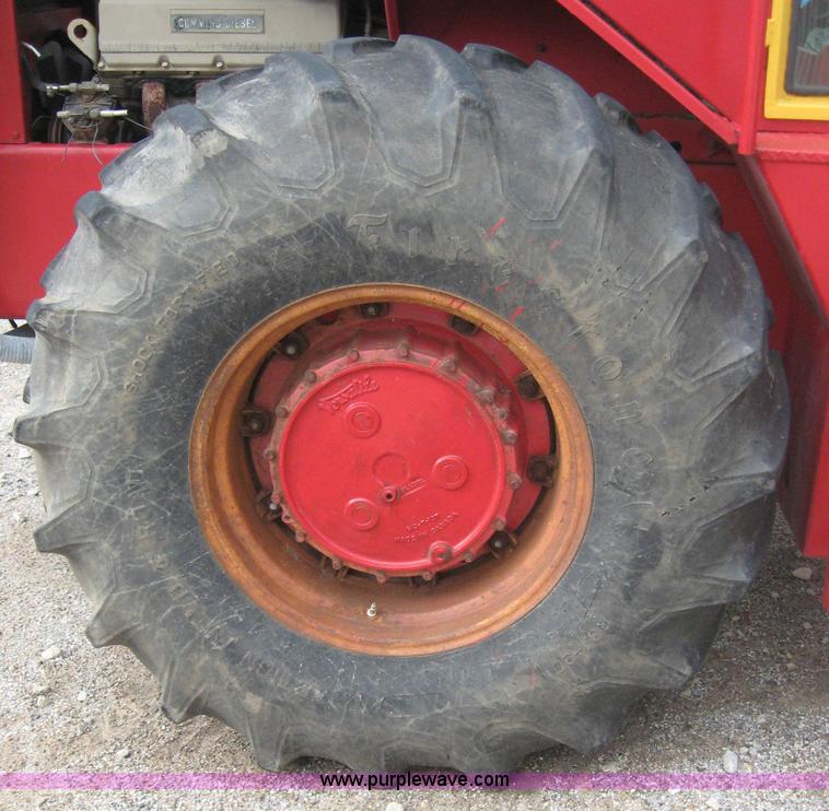 image for item 8680 Versatile 145 tractor