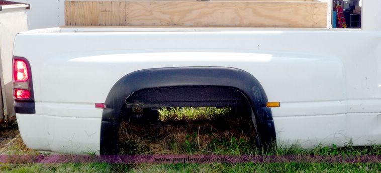 image for item 3093 2002 Dodge dually truck bed