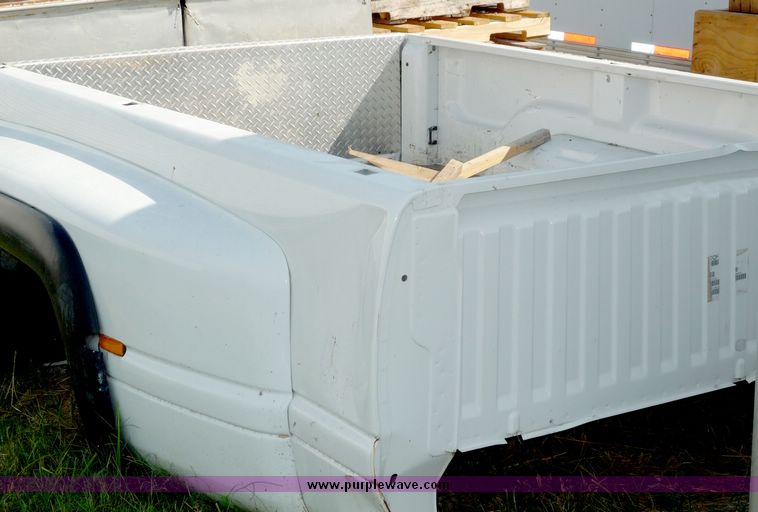 image for item 3093 2002 Dodge dually truck bed