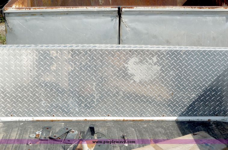 image for item 3093 2002 Dodge dually truck bed