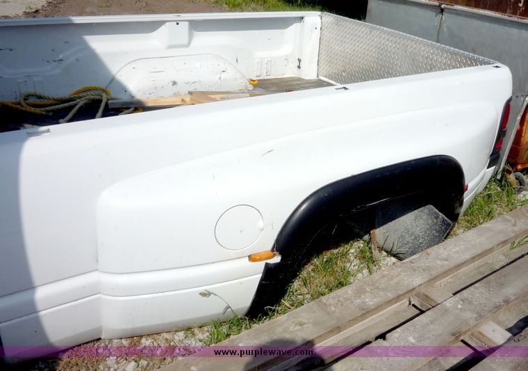 image for item 3093 2002 Dodge dually truck bed