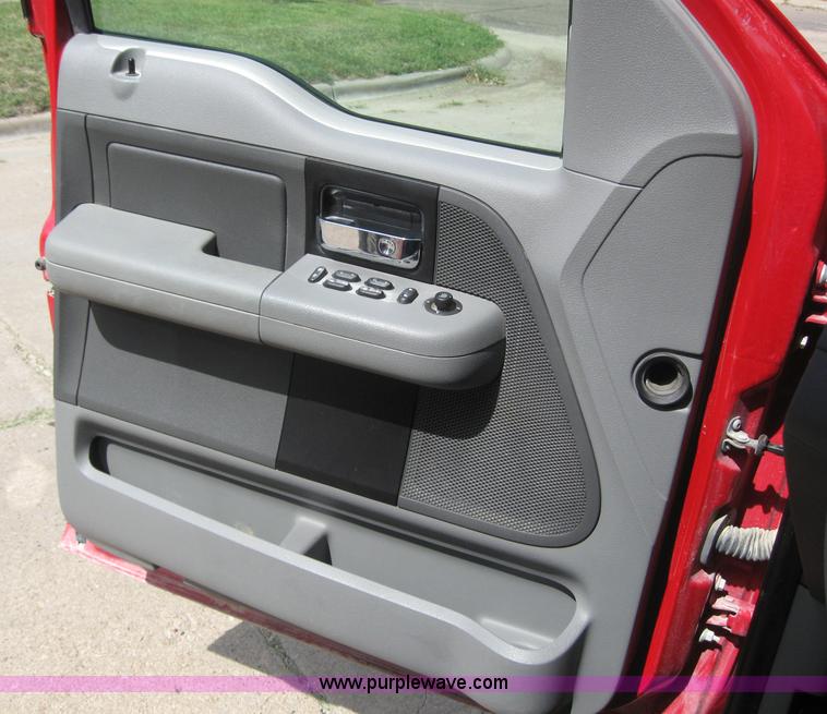 image for item 5391 2006 Ford F150 pickup truck