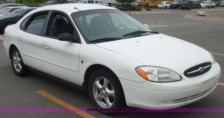image for item 6006 2002 Ford Taurus SE