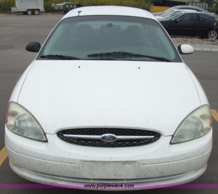 image for item 6006 2002 Ford Taurus SE