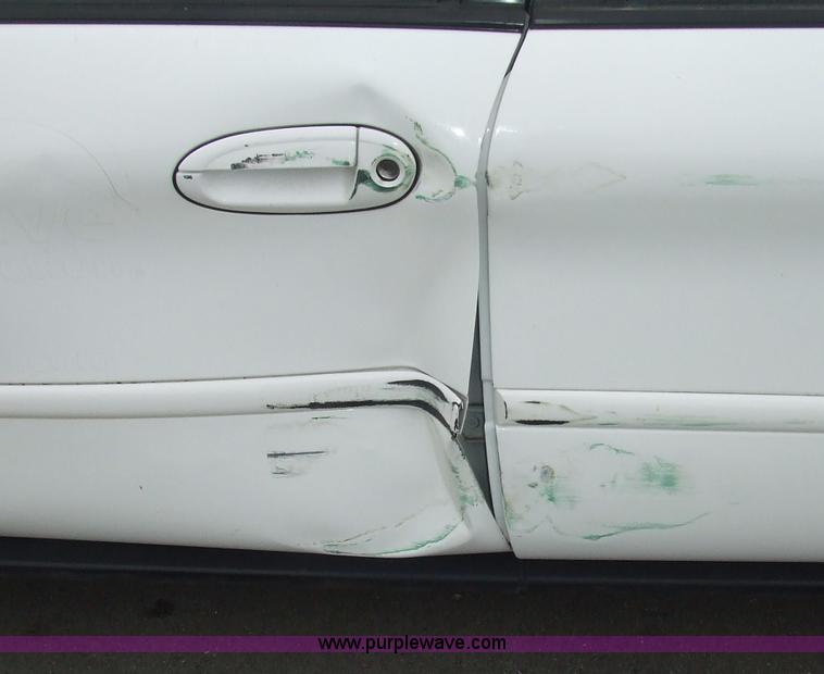 image for item 6006 2002 Ford Taurus SE