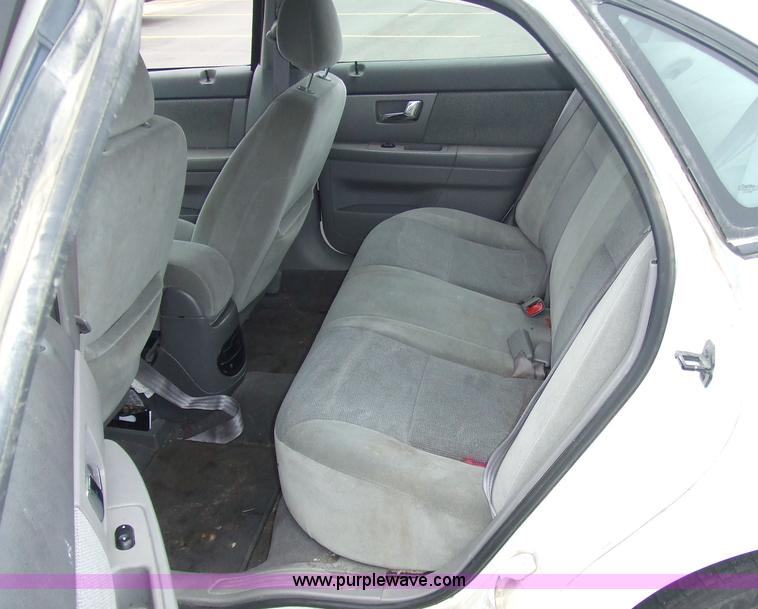 image for item 6006 2002 Ford Taurus SE