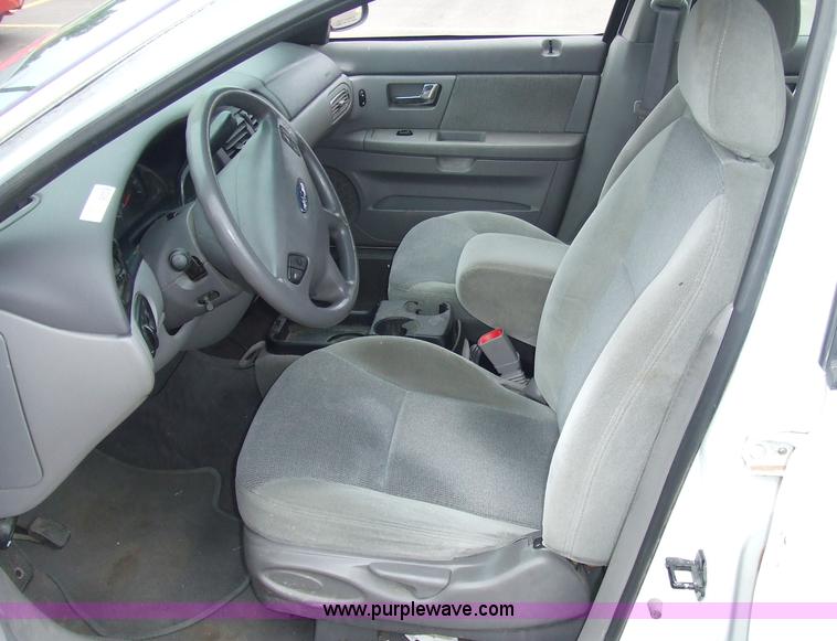 image for item 6006 2002 Ford Taurus SE