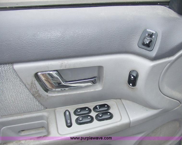 image for item 6006 2002 Ford Taurus SE
