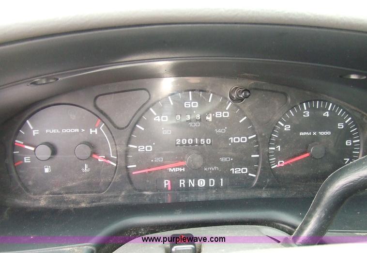 image for item 6006 2002 Ford Taurus SE