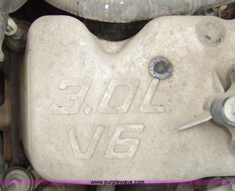 image for item 6006 2002 Ford Taurus SE