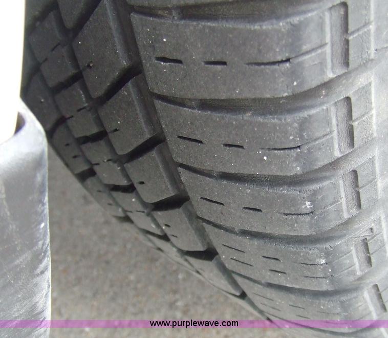 image for item 6006 2002 Ford Taurus SE