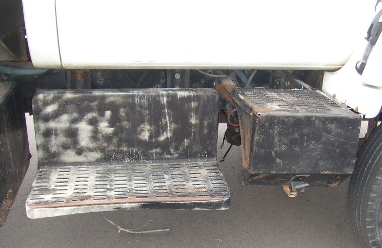 image for item 6009 1991 GMC Topkick C7H042 flat bed truck